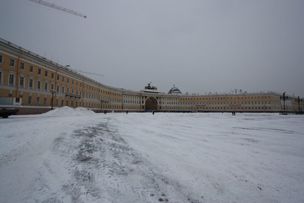 サンクトペテルブルク　宮殿広場の冬