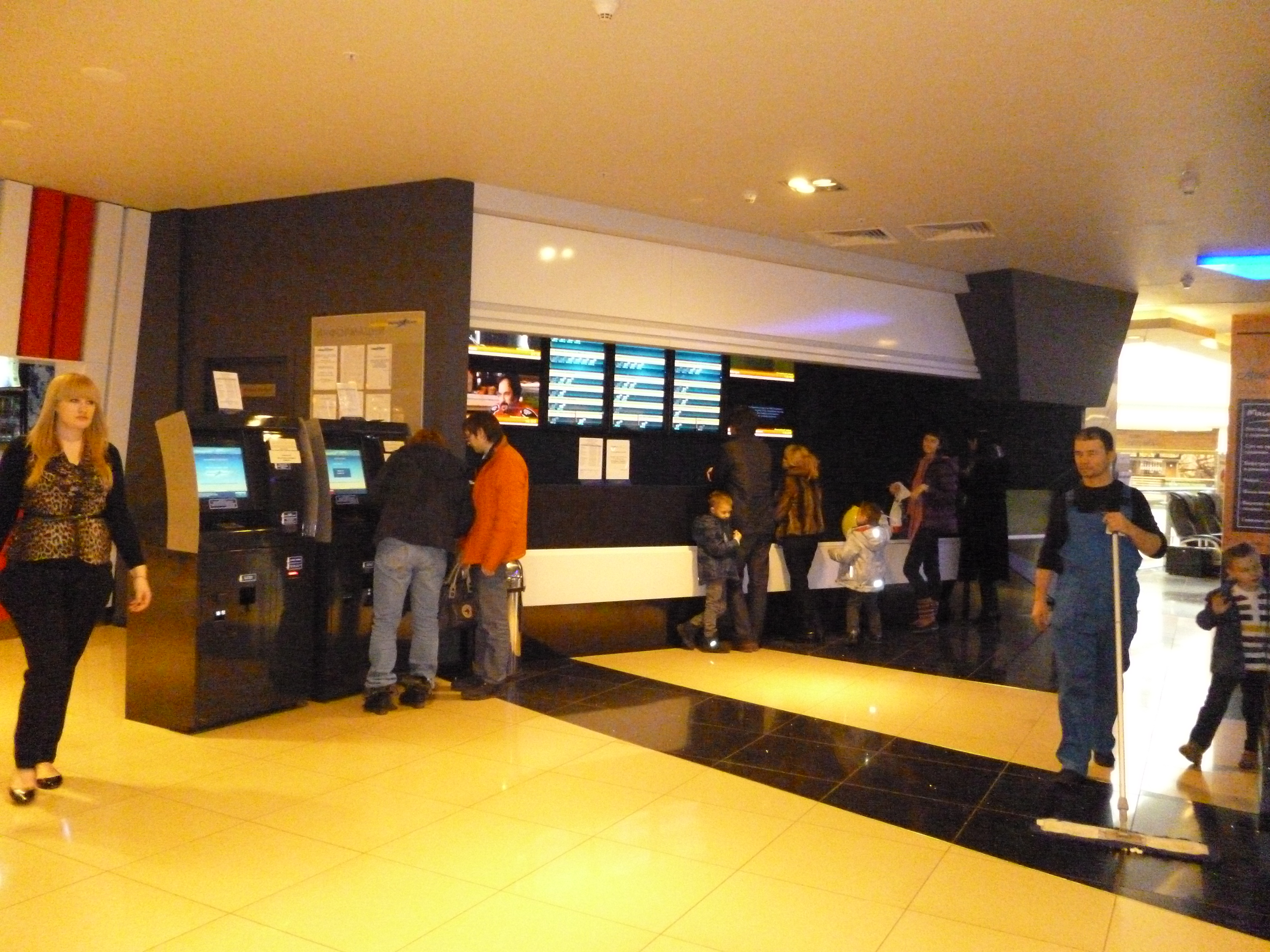 アフィモールの中の映画館。