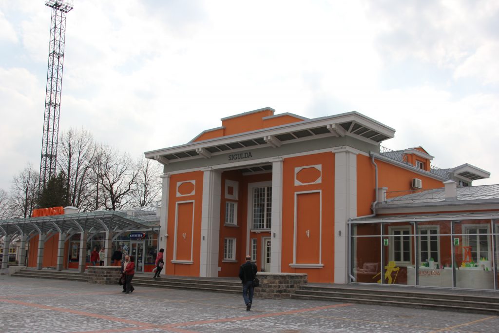 ガウヤ国立公園のゲートウェイ・スィグルダ駅